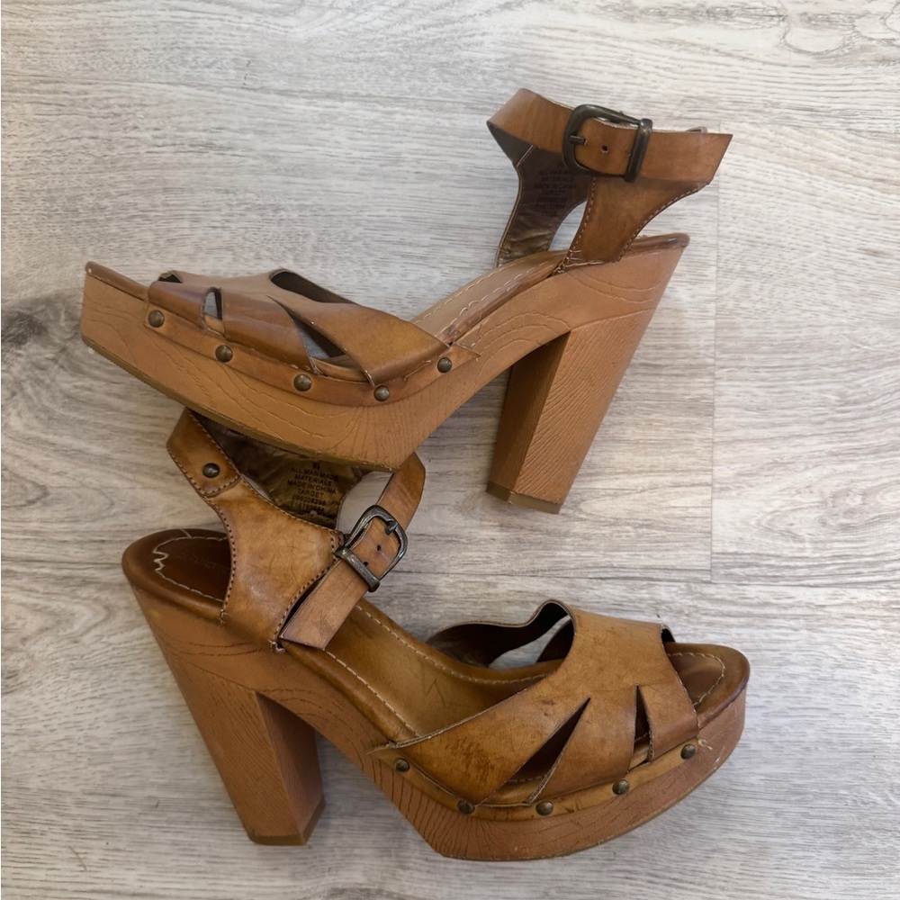 Women's Tan Platform Sandals